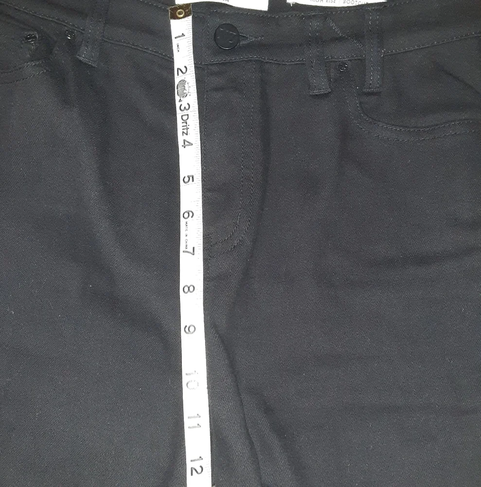 Women's High Rise Black Jeans - Picture 6 of 6
